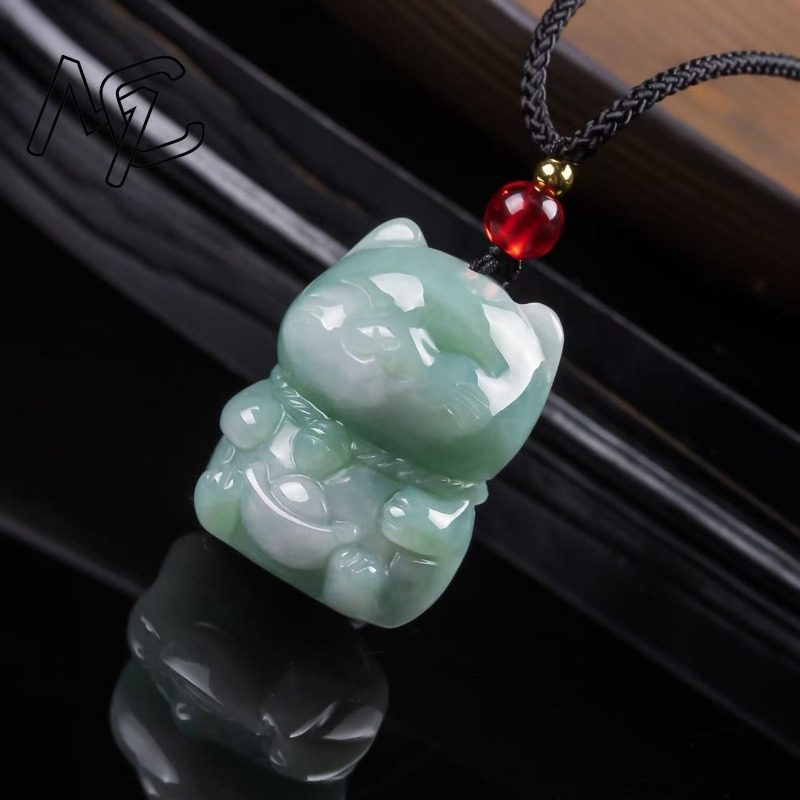Natural Emerald Jade Lucky Cat - Women Fashion Designers recension och pris