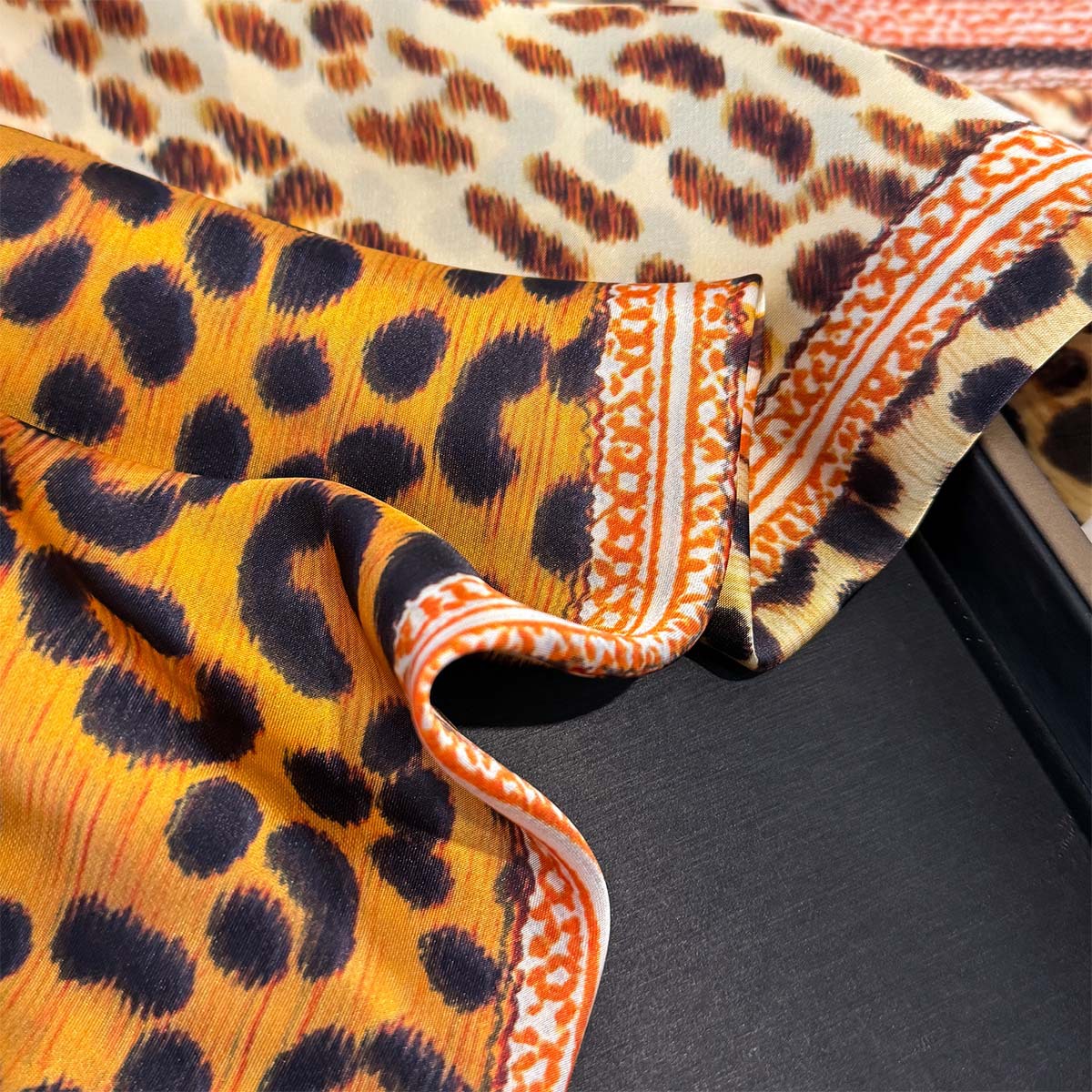 Leopard Print 65cm Silk Scarf  - Women'S Fashion Poncho recension och pris
