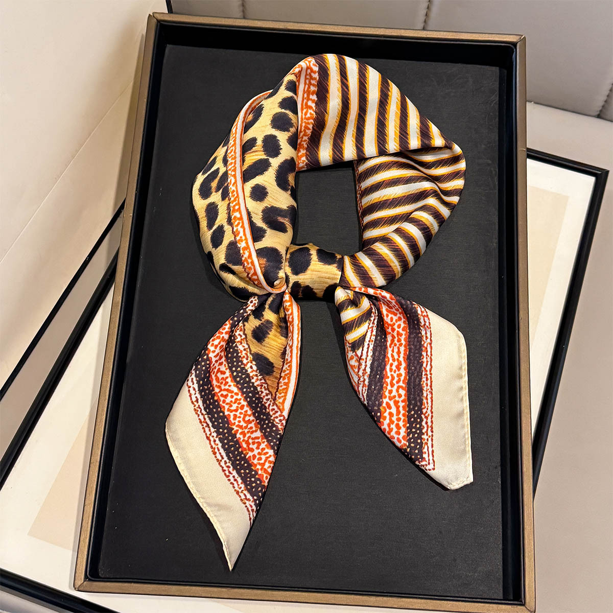 Leopard Print 65cm Silk Scarf  - Women'S Fashion Poncho recension och pris